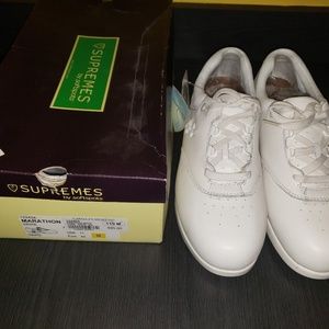 NIB Women's sz 11 white 122404 Softspots shoes